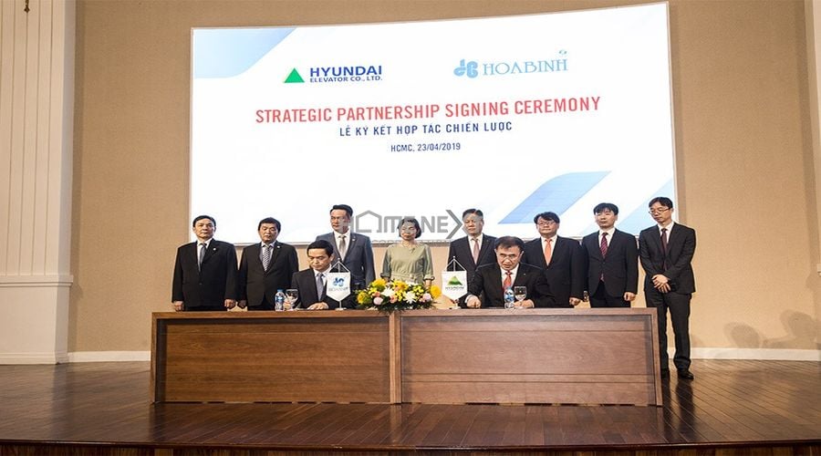 Lễ ký kết hợp tác chiến lược giữa Hyundai Elevator và Hòa Bình