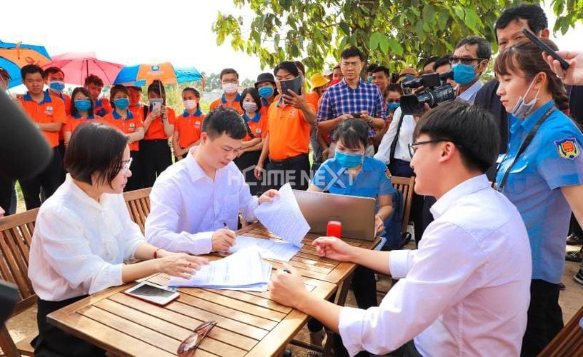 Các bên ký kết bàn giao dự án khu dân cư Hòa Lân cho Kim Oanh Group