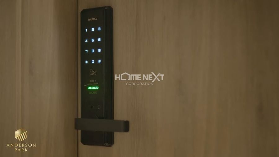 Hệ thống khóa cửa hiện đại bảo đảm an ninh cho căn hộ