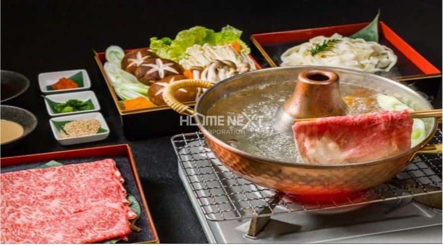 Thưởng thức món lầu đặc thù của Nhật Bản "Sukiyaki"